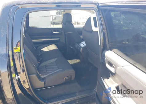 2018 Toyota Tundra Sr5 5.7L V8 z USA, uszkodzony, nr VIN 5TFDY5F1XJX715304